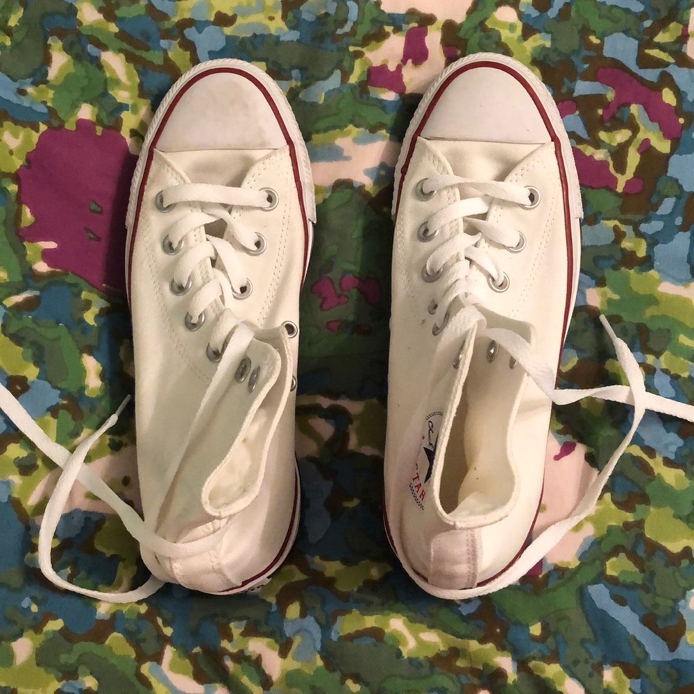 Barely worn white converse platforms!!!